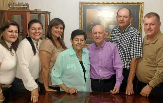 Luis Alfonso Duque Arias y Evangelina Sanz Santacoloma, celebraron sus Bodas de Chinchilla, unidos en el amor de Dios y acompaña
