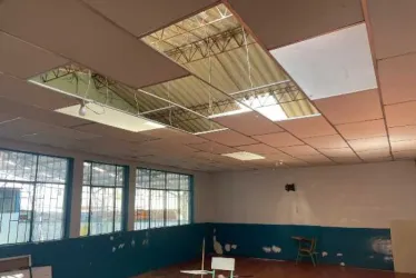 A la antigüedad y al mal estado del techo del colegio Pío XI, de Aranzazu, se sumó un vendaval que levantó tejas.