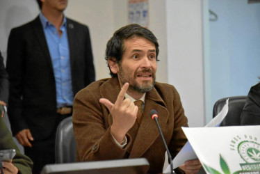 Juan Carlos Losada, del Partido Liberal, lideró el primer debate de la segunda vuelta en el Congreso del proyecto que despenaliza la comercialización y uso del cannabis en adultos. 