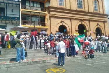 La manifestación la realizaron en la Plaza San Sebastián. 