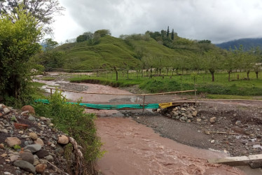 La quebrada Grande, en Supía, registra una creciente súbita y amenaza inundaciones.