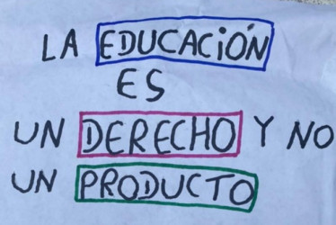 En el colegio del Kilómetro 41, vereda ubicada a un lado de la vía Manizales-Medellín, entraron ayer en cese de actividades para exigir docente de sociales. 