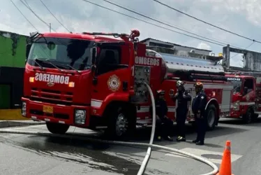 Vehículo extintor del Cuerpo Oficial de Bomberos de Manizales. 