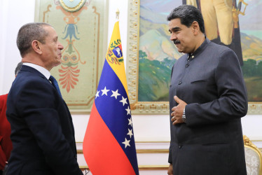 El presidente venezolano, Nicolás Maduro (derecha), se reunió esta semana con el Gobierno de Argelia, en lo que ha sido en los últimos meses una reapertura al diálogo internacional del país bolivariano. 