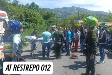 Un motociclista lesionado tras chocar contra un campero en la vía Neira-Aranzazu