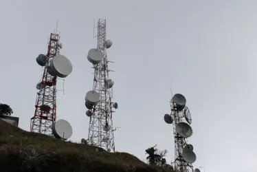 En el Cerro El Recreo, de la base Militar Gualí, está ubicada la emisora móvil del Ejército.