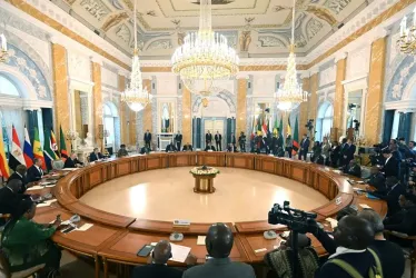 Delegación de siete líderes africanos en Rusia.