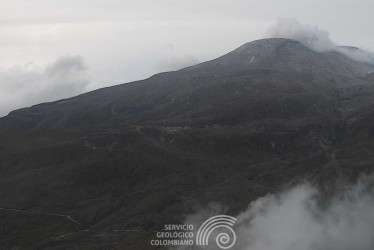 Así lucía el volcán Nevado del Ruiz en la mañana de este miércoles 14 de junio desde el cerro Gualí.