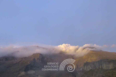 Así lucía en la mañana de este viernes 16 de junio el volcán Nevado del Ruiz desde el cerro Piraña y el cañón del río Azufrado.