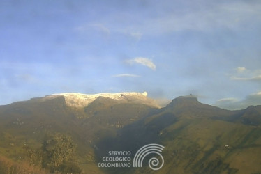 Estado del volcán Nevado del Ruiz en la mañana de este 11 de junio desde el sector de Pitayó y el río Lagunilla.