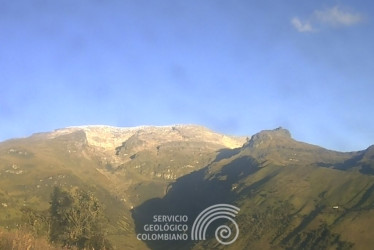 Estado del volcán Nevado del Ruiz en la mañana de este 13 de junio desde el sector de Pitayó y el río Lagunilla.