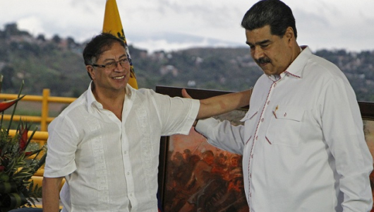 Petro aboga por “quitar barreras” y profundizar el comercio con Venezuela