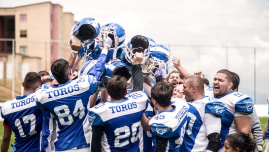 Toros de Manizales embiste por su futuro en el fútbol americano
