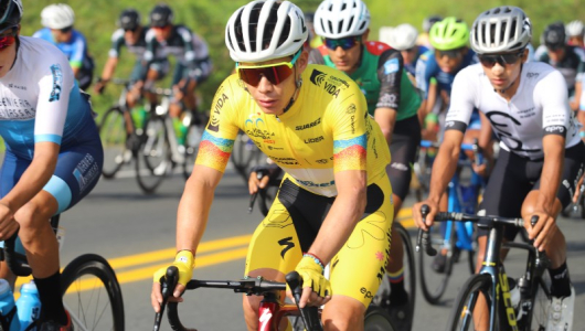 La Vuelta a Colombia llega a Manizales con 'Supermán' López como amo absoluto