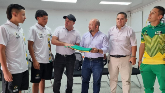 Reciben la bandera de Caldas para el Nacional de Microfútbol de Filadelfia