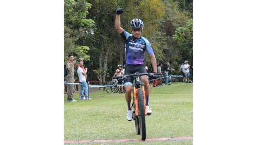 Jhónatan Botero, campeón de punta a punta de la Válida de Ciclomontañismo en Manizales