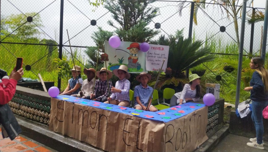 Celebraron en el colegio La Sagrada Familia de Palestina (Caldas) por el Día del Idioma
