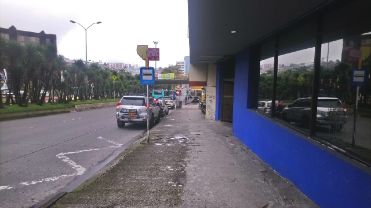 La Avenida del Centro es también un punto afectado por los mal parqueados. 