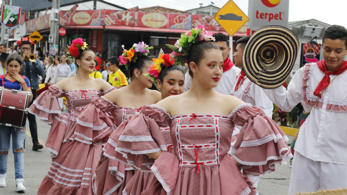 comparsas en el desfile 