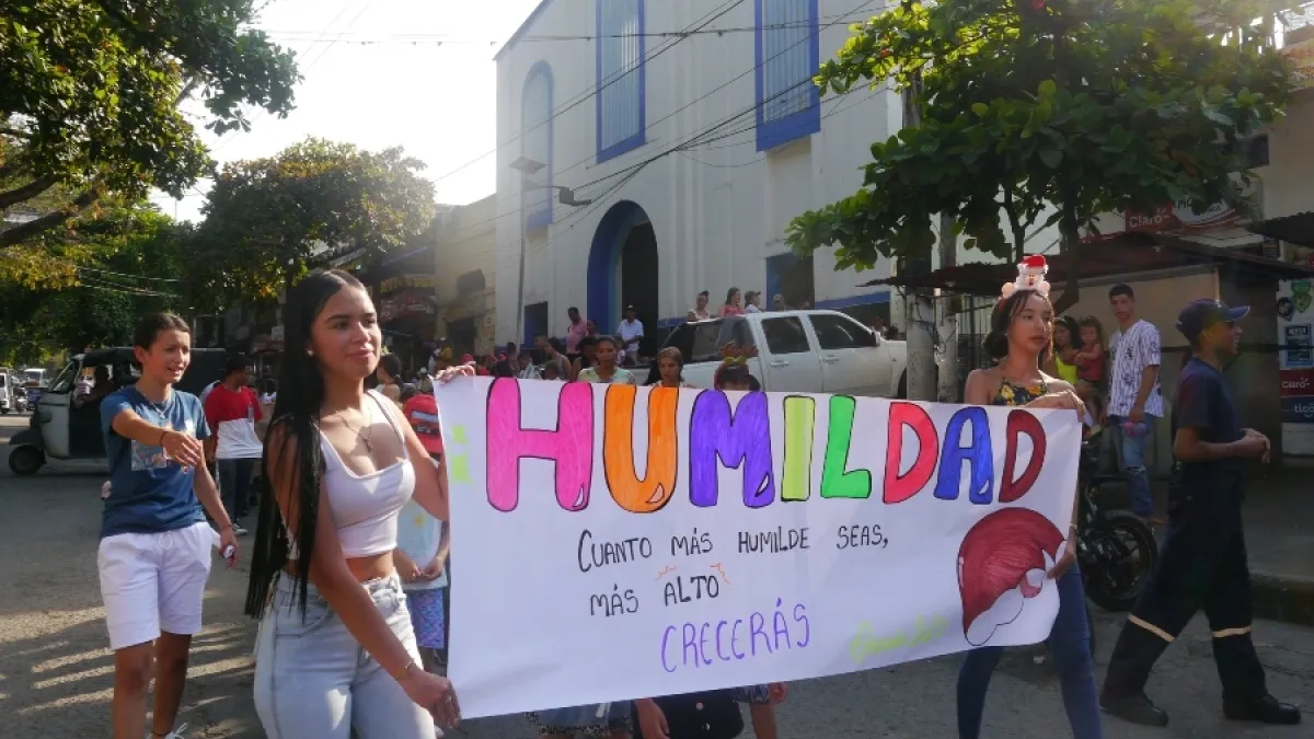 En el corregimiento de Arauca (Palestina) los niños entre los 7 y 11 años desfilaron por las calles para recibir la Navidad y el inicio de las actividades del Movimiento Navideño Infantil (Monaín). La programación se extenderá hasta el sábado, día en que repartirán regalos.