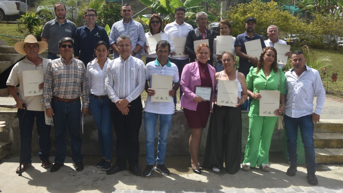 En La Merced, el grupo de propietarios de predios que ahora son exportadores.