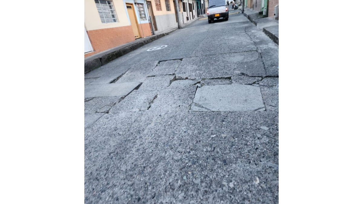 Este es el estado de la vía hacia la Parroquia de La Asunción. 