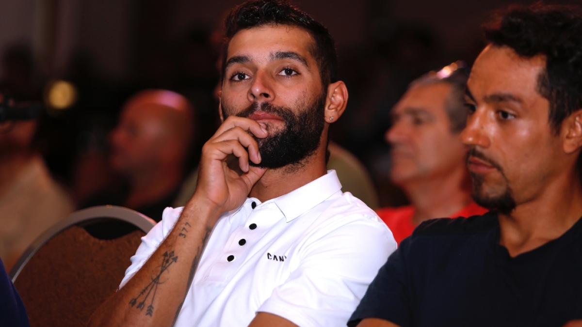 El esprinter antioqueño Fernando Gaviria (izquierda) fue presentado como la gran estrella del Movistar Team para la temporada del 2023.