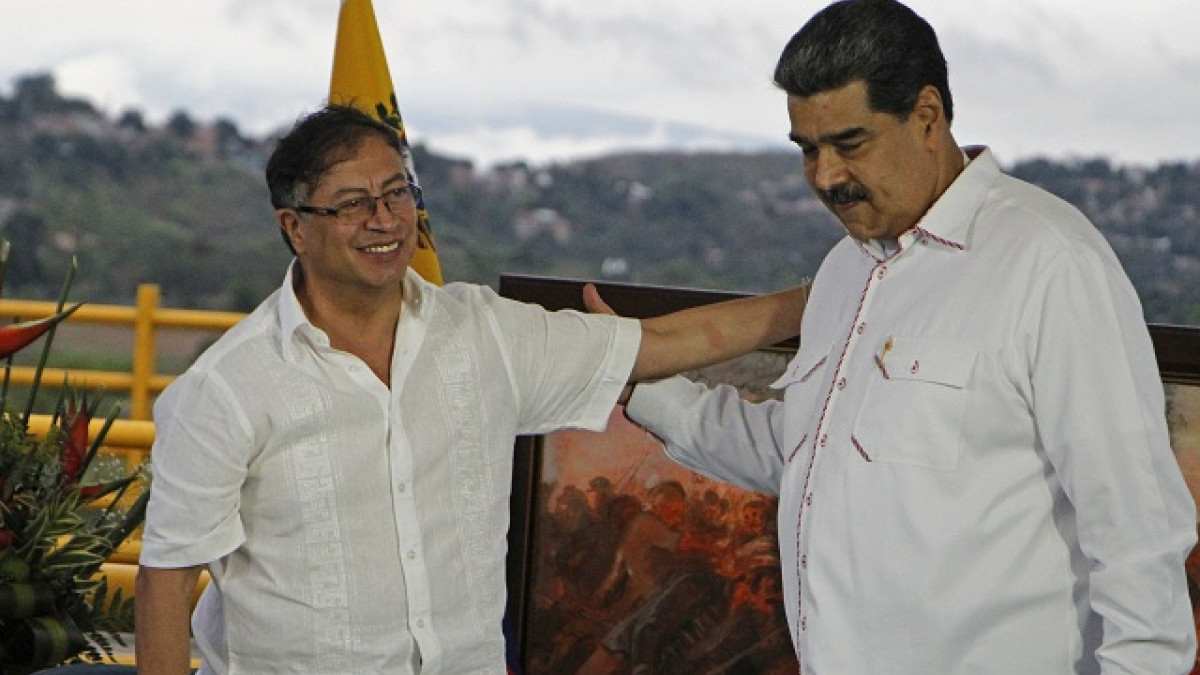 Maduro y Petro firmaron ayer un acuerdo binacional cuyo objetivo es alcanzar este año la meta de 1.800 millones de dólares en operaciones comerciales.
