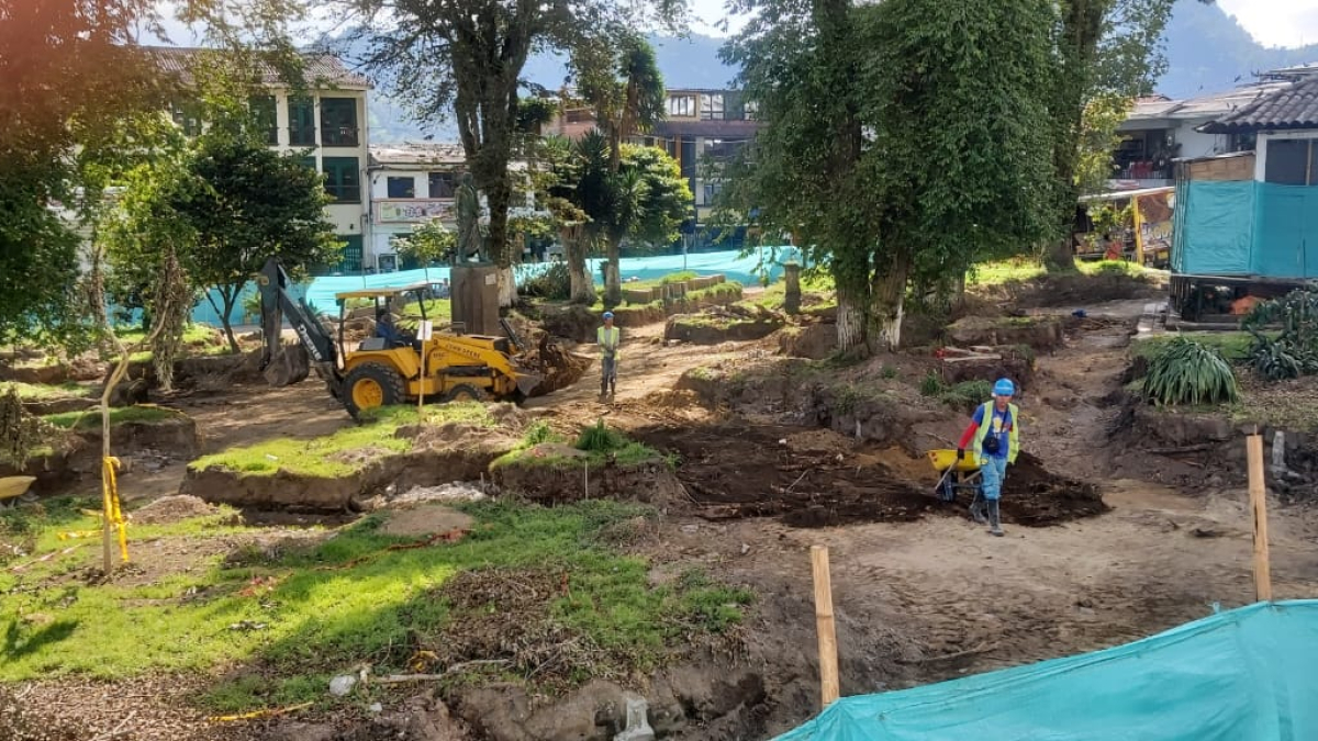 Desde principios de año avanzan las obras en el parque de Bolívar.