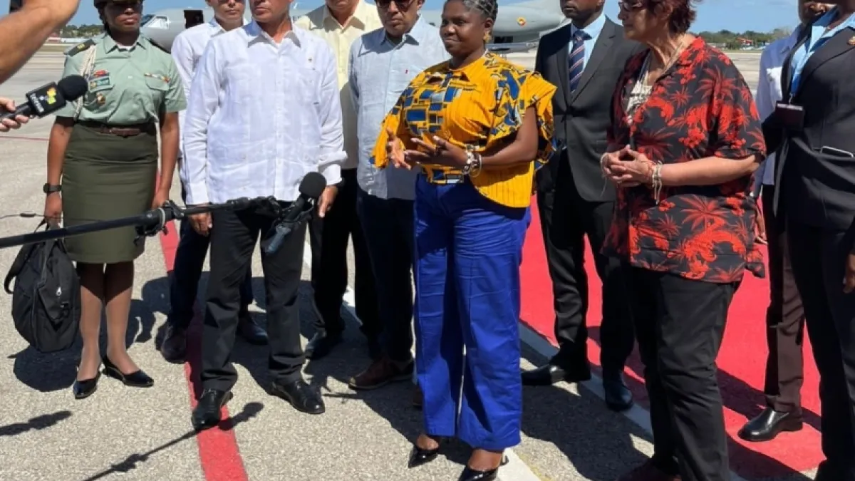 Llegada a Cuba de la vicepresidenta de Colombia, Francia Márquez (c). 