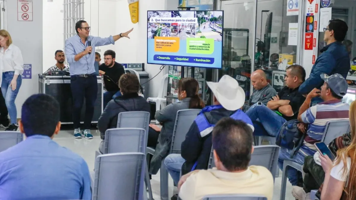  El alcalde, Carlos Mario Marín, con comerciantes de Sanandresito. 