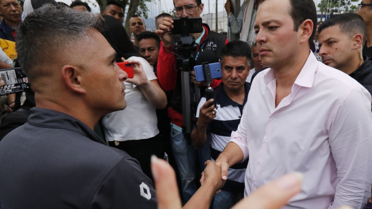 El alcalde, Carlos Mario Marín, conversó con los manifestantes y llegó a algunos pactos. No obstante, también tuvo algunas discusiones.