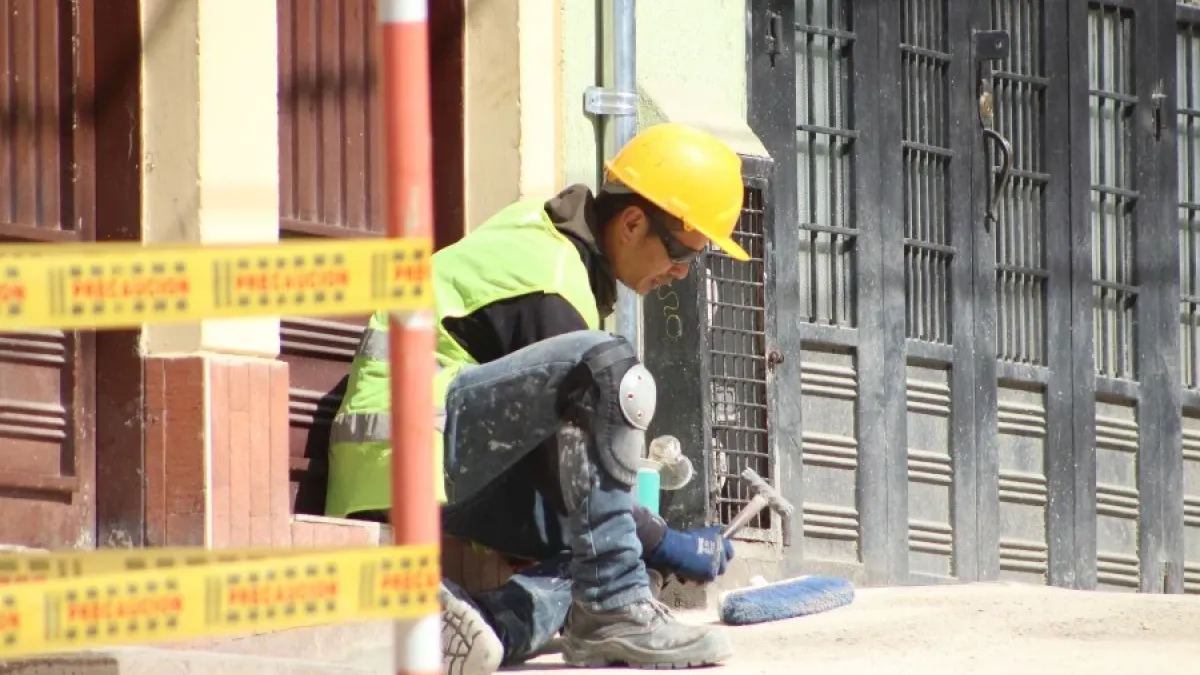 Trabajador en obras de Manizales