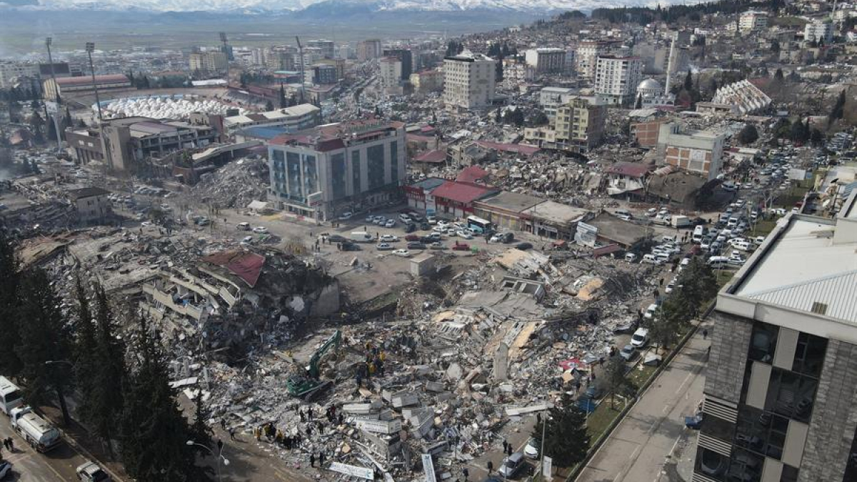 Foto aérea de la devastación en Kahramanmaras, al sudoeste de Turquía. 