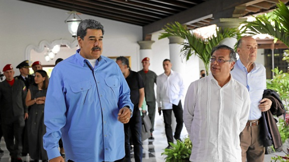 Nicolás Maduro recibió por tercera ocasión en Caracas a Gustavo Petro.