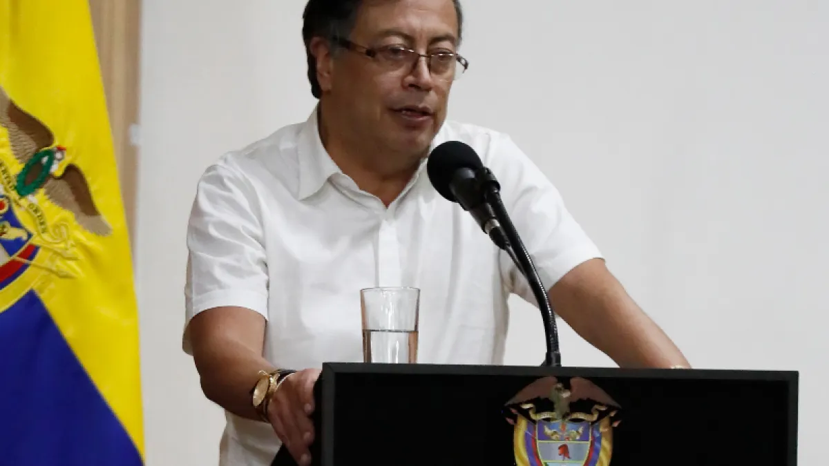 El presidente de Colombia, Gustavo Petro, la semana pasada durante la ceremonia de posesión de su nueva ministra de Educación, Aurora Vergara-Figueroa (fuera de cuadro), en Quibdó, departamento de Chocó.