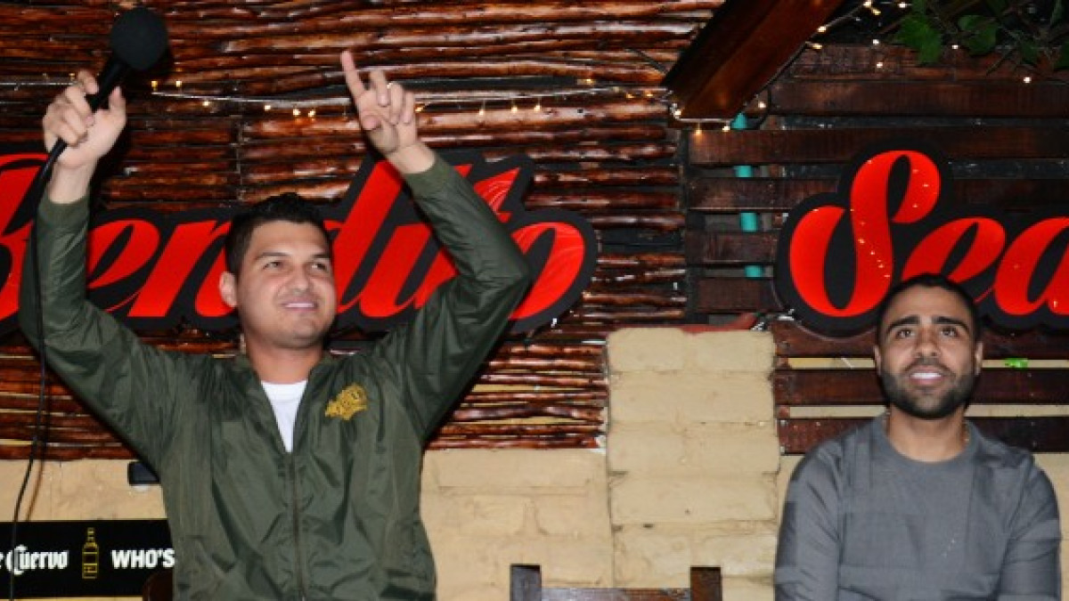 Elder Dayán y Lucas Dangond en su atención a los medios de Manizales en el bar Bendito Seas Ranchenatos.
