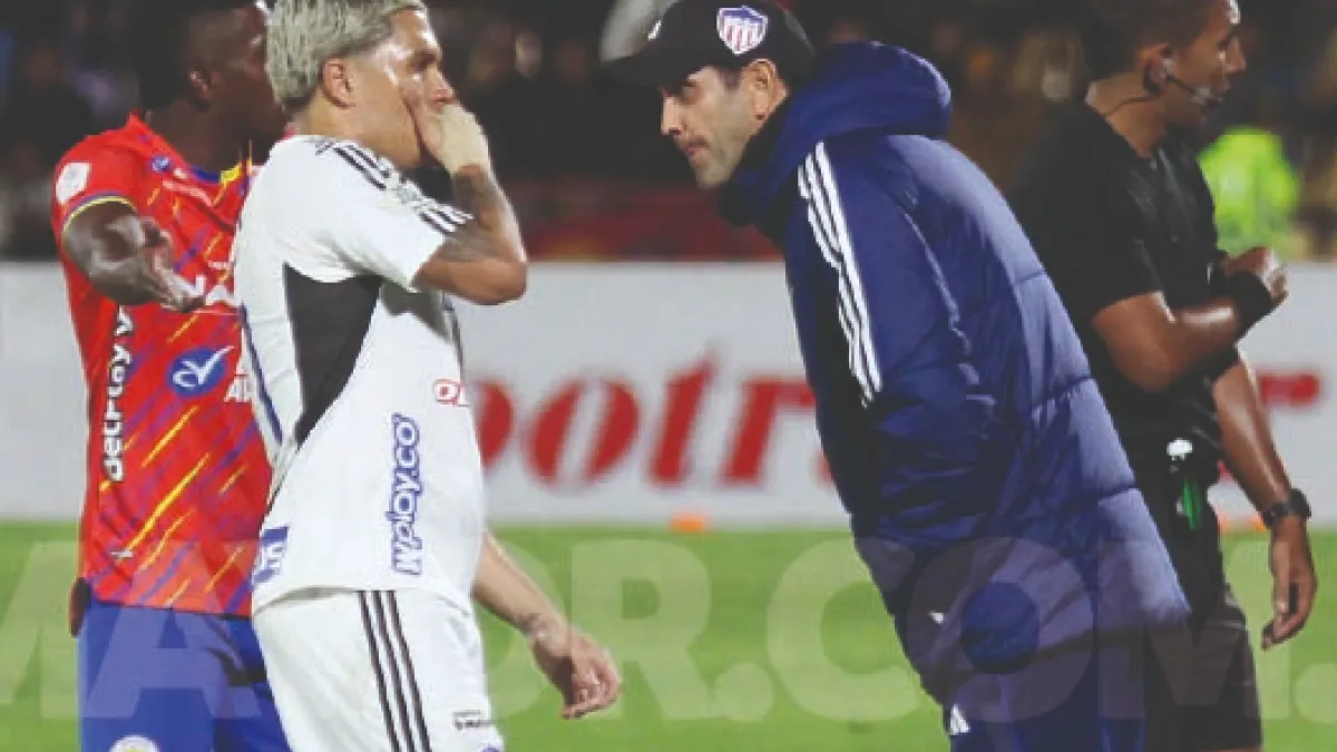 Arturo Reyes (d), con Juan Fernando Quintero, refuerzo estelar del Junior este año. 