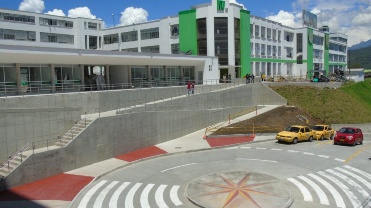 En este punto de la glorieta frente a la entrada principal de la Universidad comenzarán las obras del bulevar.