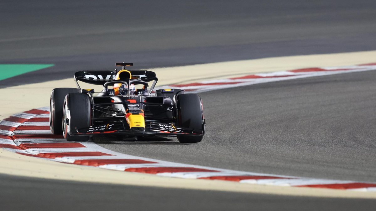 El piloto neerlandés Max Verstappen, de Red Bull Racing, llegó primero en el Gran Premio de Fórmula 1 de Bahrein en el Circuito Internacional de Baréin en Sakhir.