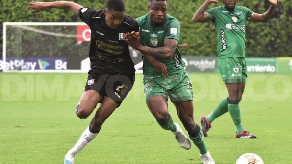El manizaleño Alejandro García fue titular y lo sustituyeron en el final del primer tiempo. 