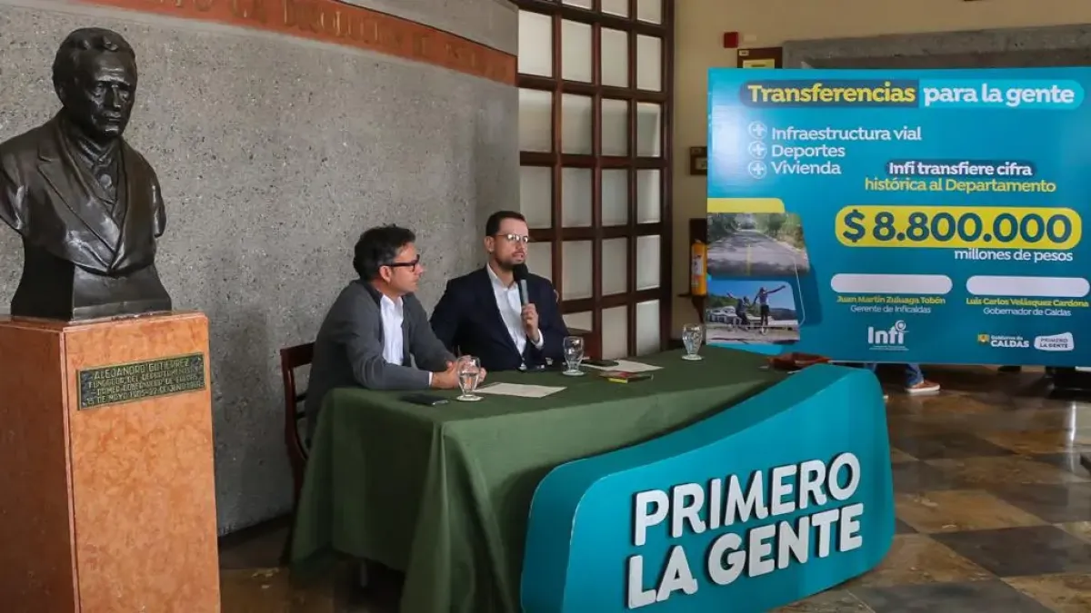 Juan Martín Zuluaga, gerente saliente de Inficaldas; y Luis Carlos Velásquez, gobernador de Caldas. 