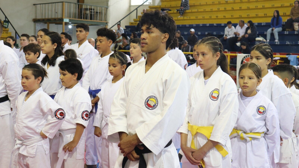 Desde los más pequeños hasta los jóvenes participaron en la copa de karate.