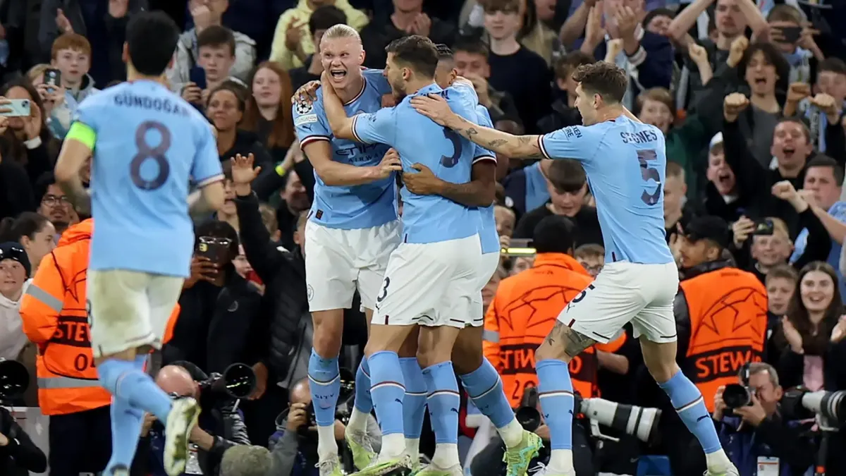 Los jugadores del Manchester City celebran después de vencer 4-0 al Real Madrid durante las semifinales de la Liga de Campeones de la UEFA, en Manchester, Gran Bretaña.
