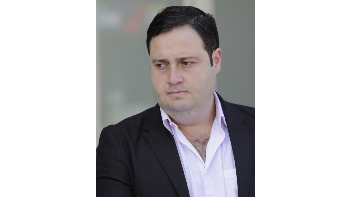 Tras ser un manifiesto amigo cercano del alcalde de Manizales, Carlos Mario Marín, quien lo designó primero como gerente del Invama y luego de Emsa - Lotería de Manizales, Arturo Espejo tuvo en el 2022 una convulsa salida de la Administración municipal, marcada por enfrentamientos personales con el mandatario local.