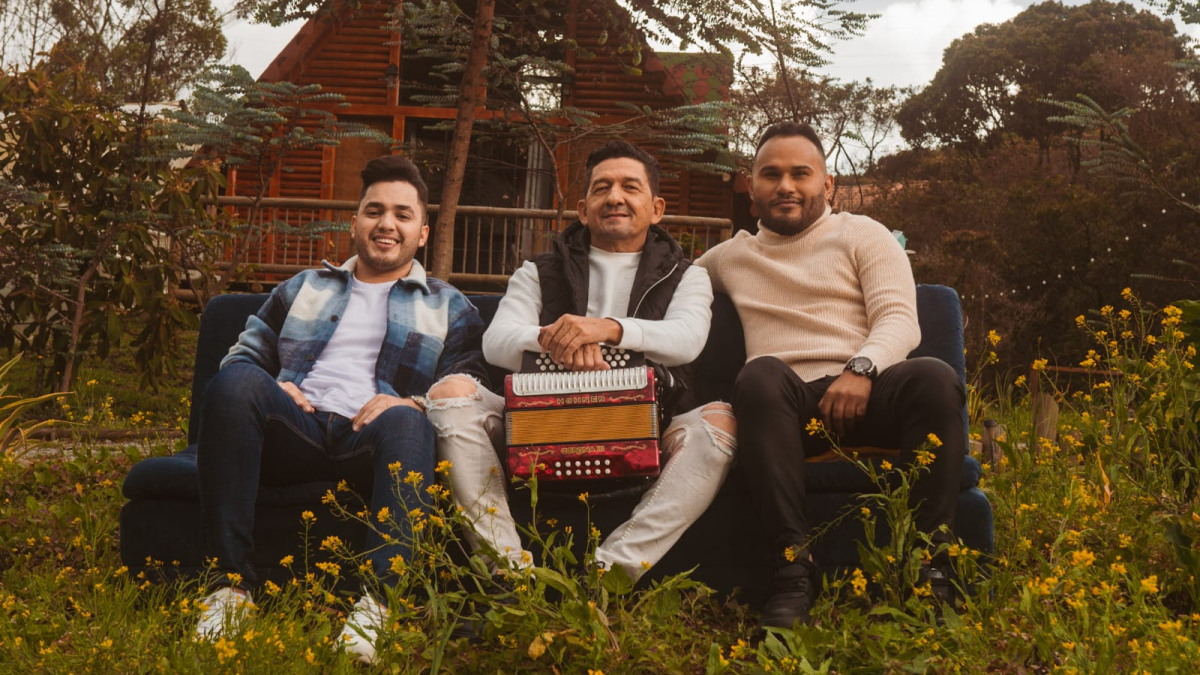Los Chiches Vallenatos están promocionando su nueva canción Lo Siento. 
