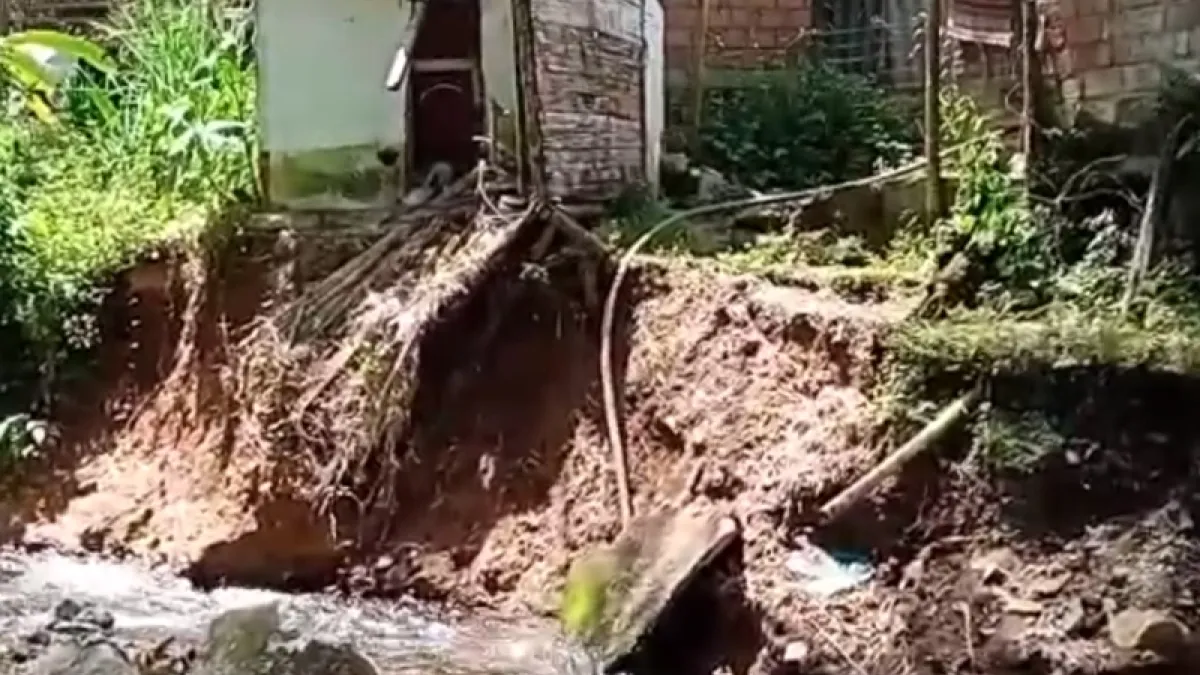 Esta es la quebrada Granisales que tiene afectadas cinco casas en Chinchiná (Caldas). 