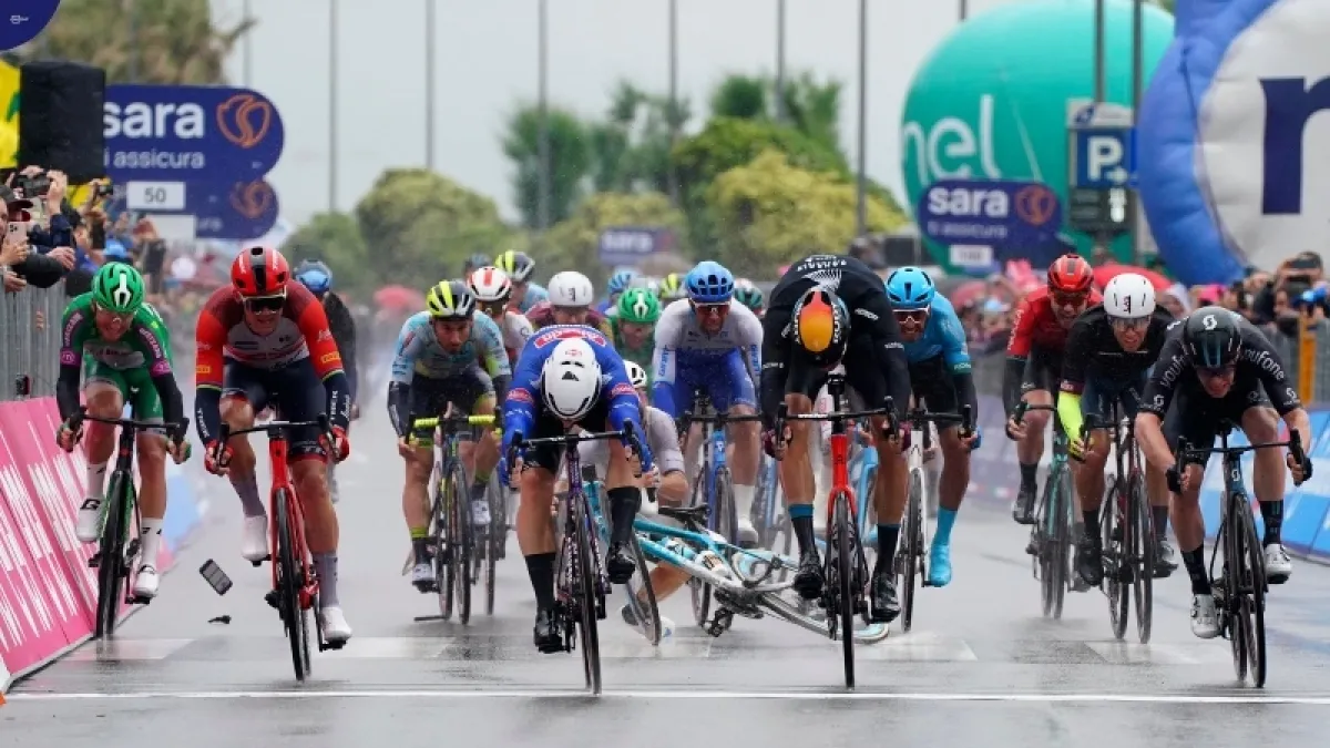 Llegada de la quinta etapa del Giro de Italia, que ganó Kaden Groves, del Alpecin Deceuninck.