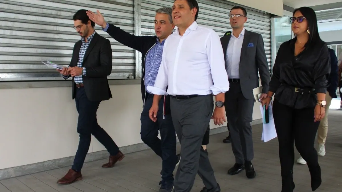 El ministro de las TIC, Mauricio Lizcano, recorrió ayer las instalaciones del Parque Tecnológico de Villamaría,
