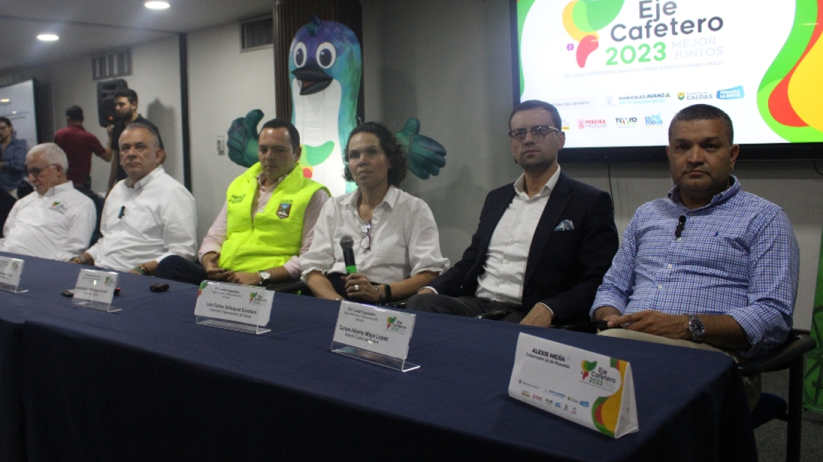 De izquierda a derecha, en la mesa principal del Comité de Juegos, Baltazar Medina, director de los JJ.NN.; José Manuel Ríos, alcalde de Armenia; Carlos Mario Marín, alcalde de Manizales; Astrid Bibiana Rodríguez, ministra del Deporte; Luis Carlos Velásquez, gobernador de Caldas, y Carlos Maya, alcalde de Pereira.